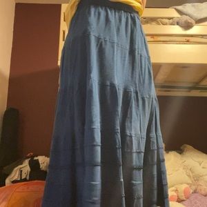 Dark blue flowy skirt sizes L-S🌟💙